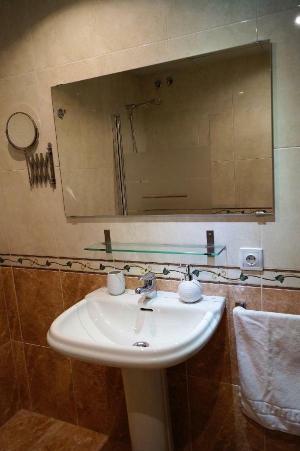 Apartamento Plaza Alfonso XII Malaga Exterior photo